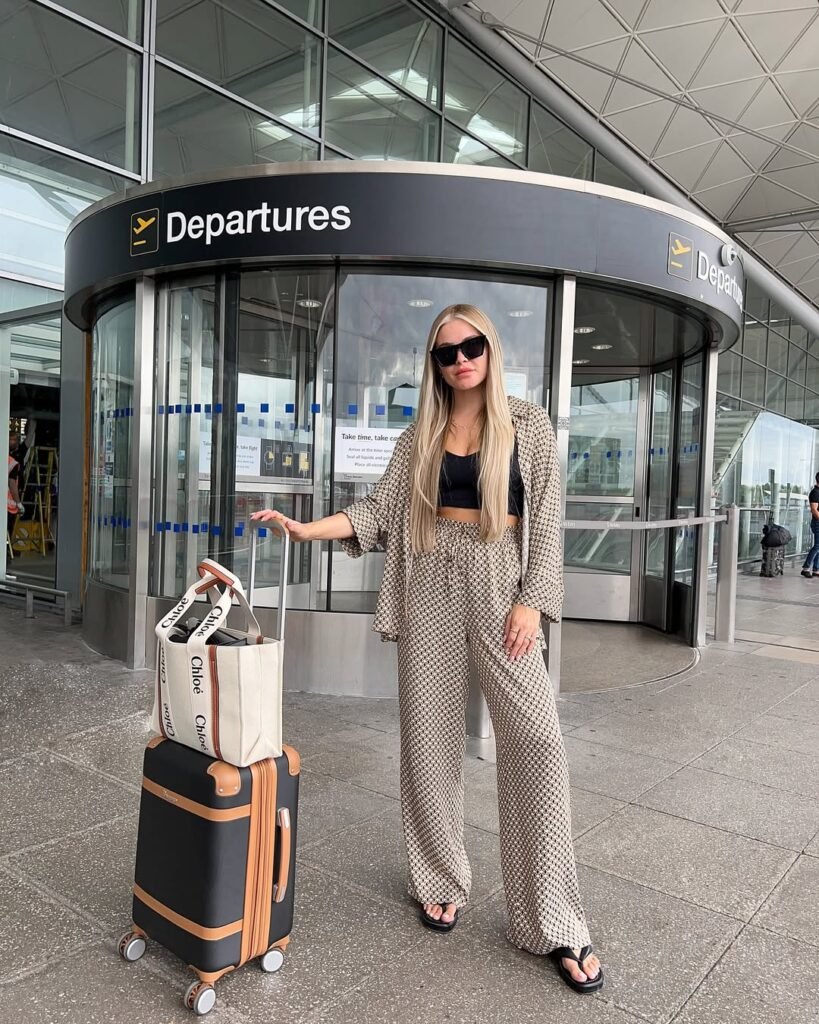 Flowy Airport Outfit
