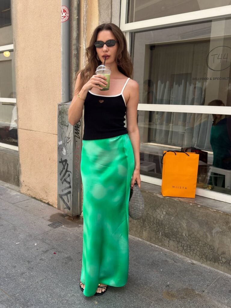 Shiny fluid satin
