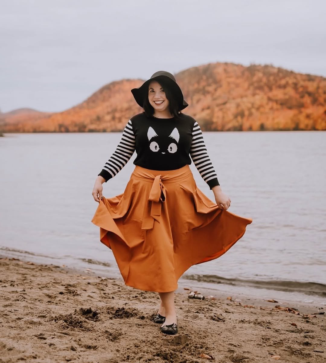  Playful Cat & Pumpkin